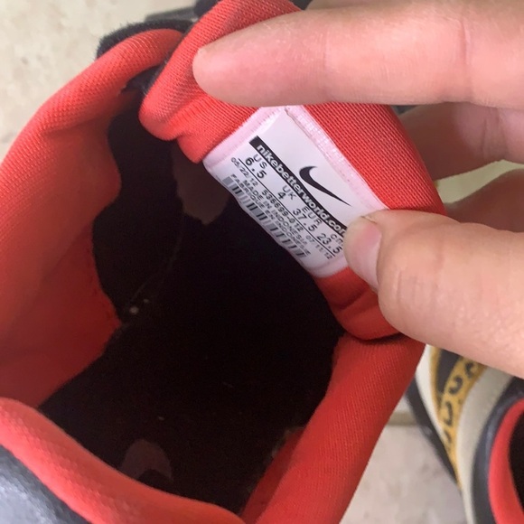 Nike - Picture 2 of 7